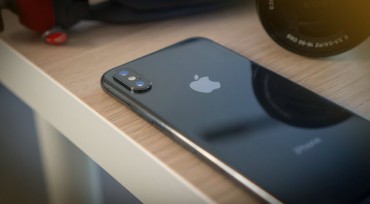 iPhone gửi chuyển phát nhanh bị tráo thành gạch